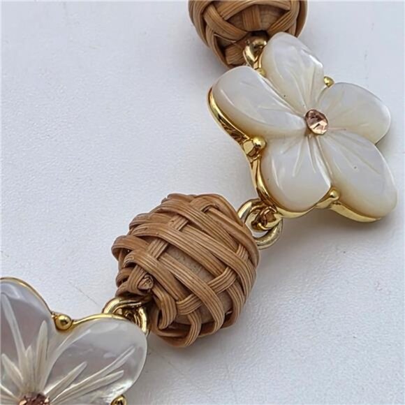 Talbots Mother Of Pearl Hibiscus Flower Necklace Gold Tone Brown Rattan 21 Inch - Picture 4 of 8
